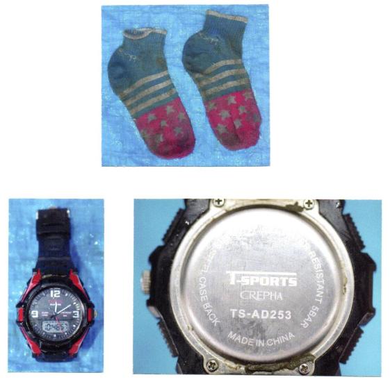 靴下と腕時計の写真