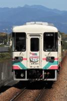 小郡駅に到着するAR301号