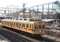 消えゆく香椎花園をバックに