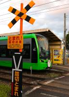 踏切注意の標識とともに