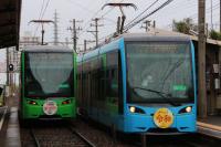 令和記念マーク列車と並んだ安全マークの5002号