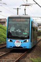 住宅街の中をゆく5004号