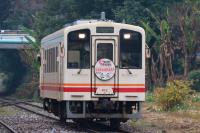 豊津駅に進入する412号