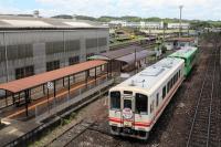 金田駅に到着した412号