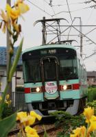 住宅街をゆく7050形