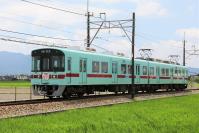 田園地帯をゆく7050形