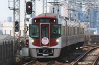 入換を終え入線する9000形