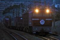 夕闇のなか福岡貨物ターミナルへ向かうED7683号