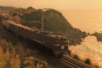 夕陽を浴びて西方海岸をゆくED7683号