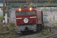 特徴あるSカーブをゆくED761019号