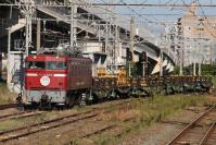 レール輸送のため黒崎に到着したED761022号