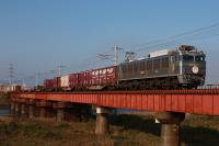 乙津川を渡るEF81303号