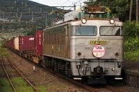 植木駅を通過する303号