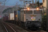 夕刻の千鳥駅をゆく303号