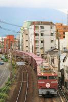 桜島をバックに発車する403号