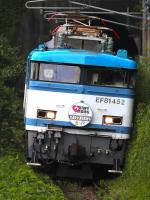 広木駅へ進入する452号