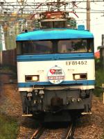 久留米駅へ進入する452号