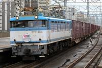 雨の吉塚駅を通過する455号