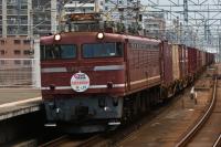 吉塚駅を通過する717号