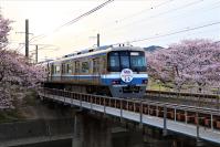 端梅寺川を後にする第20編成