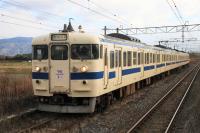 神埼駅へ進入する415系