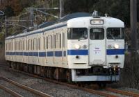 早朝に長崎本線をゆく415系