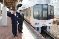 鉄警隊員と811系