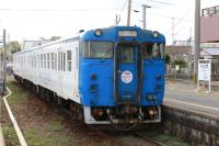 西戸崎駅に停車中のキハ47