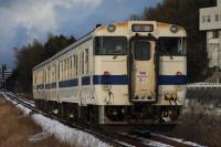 雪晴れの志井を後に小倉へ向かうキハ147