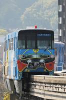 特徴あるカーブを徳力嵐山口へ向かう999号