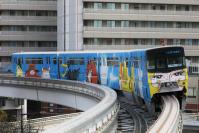 旦過駅へ進入する999号