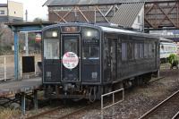 発車を待つ黒銀501号