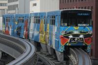 平和通駅へ入線する９９９号