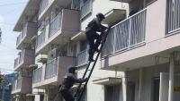 アパートへの突入訓練